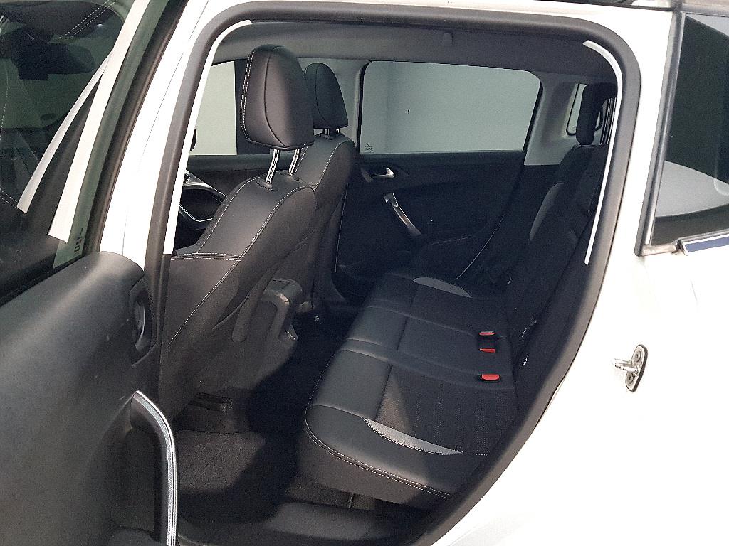 Peugeot 2008 - Vista 9