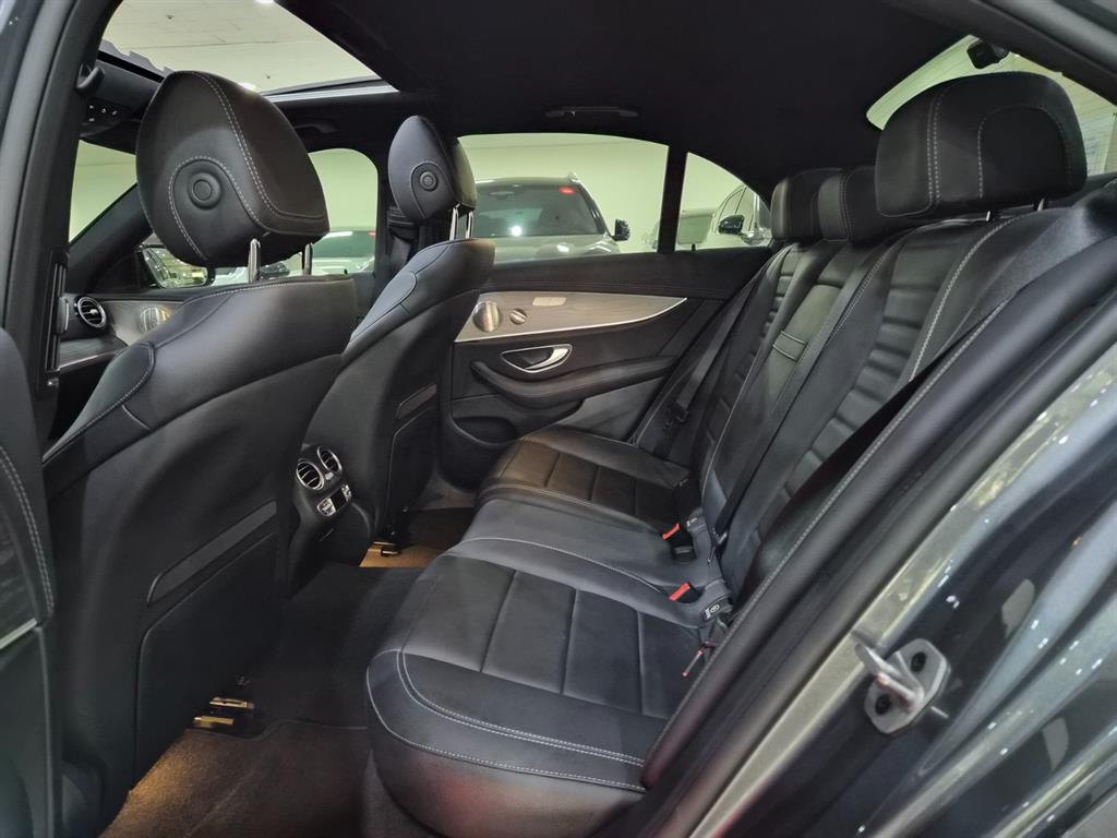 Mercedes Benz E class - Vista 12