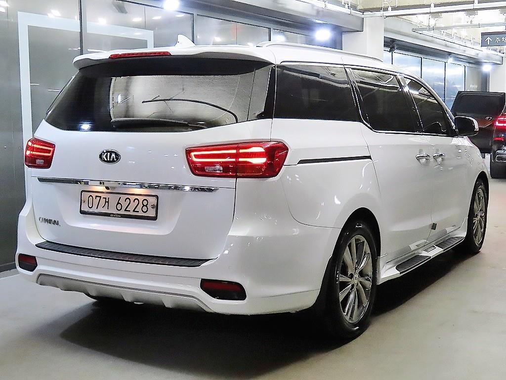 KIA Carnival - Vista 4
