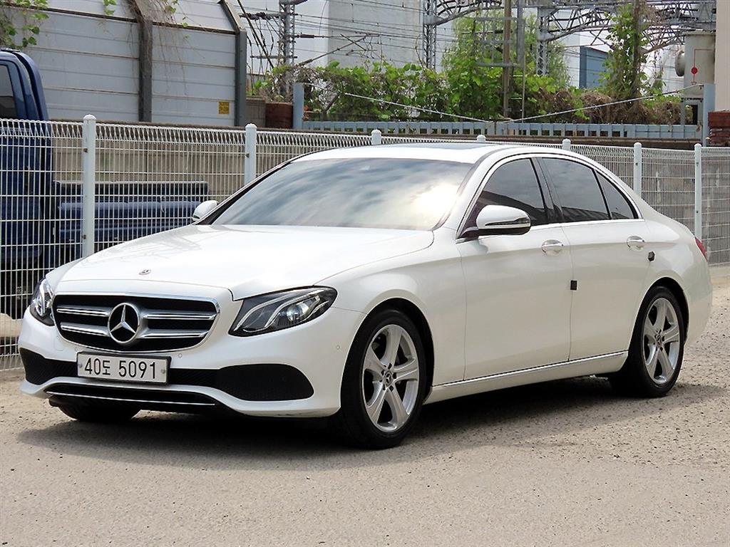 Mercedes Benz E class - Vista 2