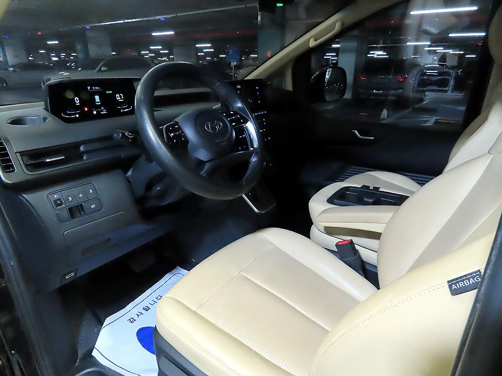 HYUNDAI Staria - Vista 10