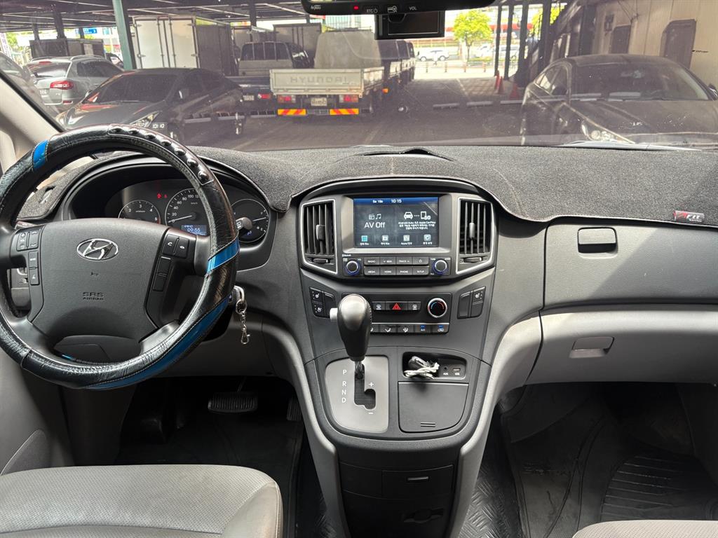 HYUNDAI Starex - Vista 5