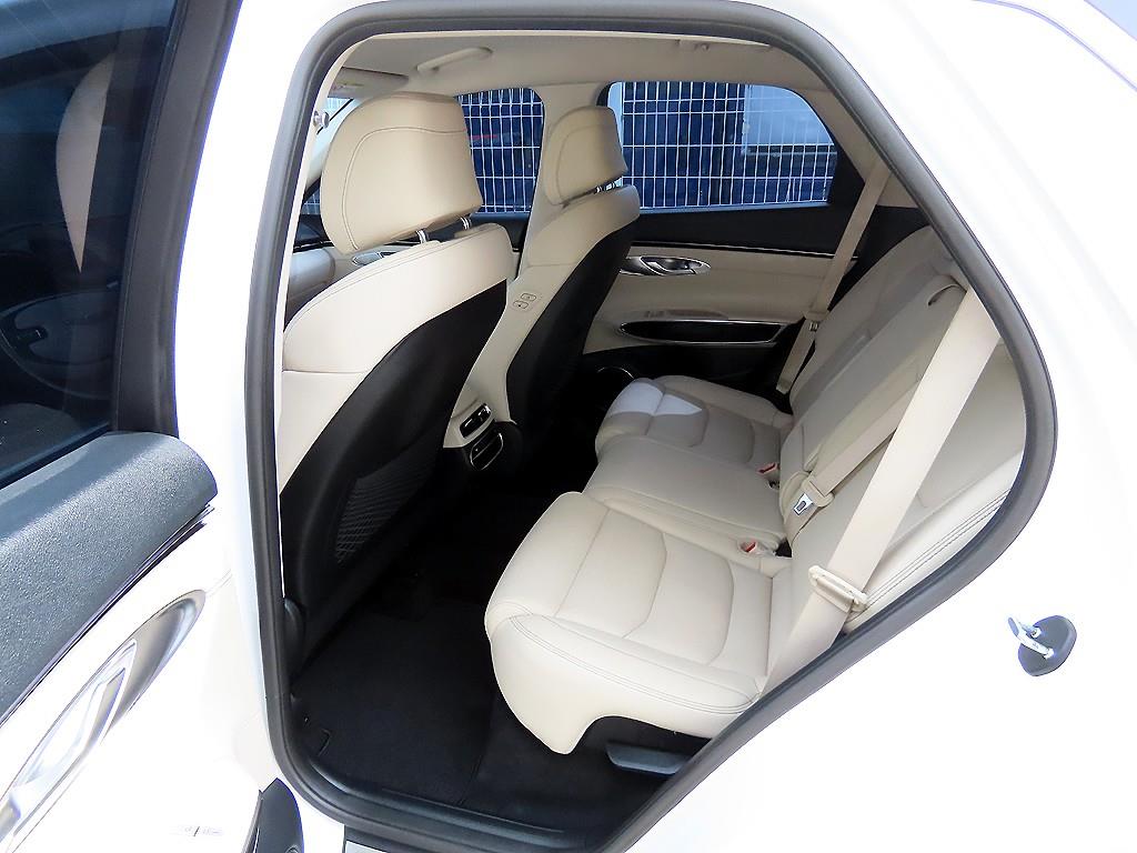 Genesis GV70 - Vista 6