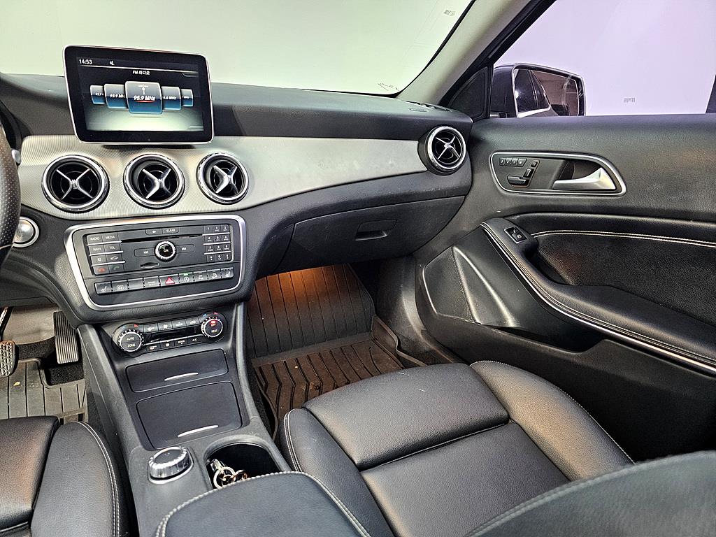 Mercedes Benz GLA Class - Vista 10