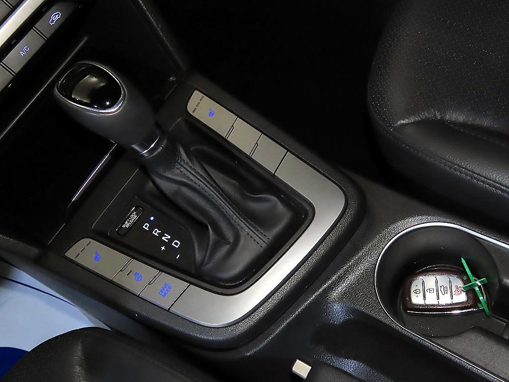 HYUNDAI Avante - Vista 12