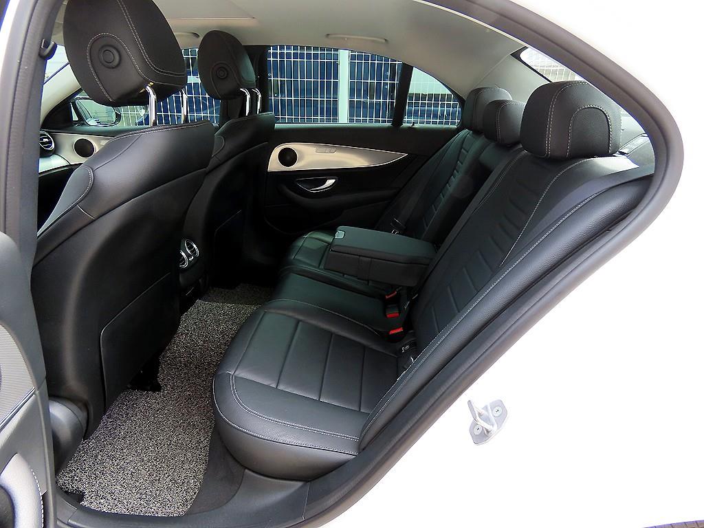 Mercedes Benz E class - Vista 6