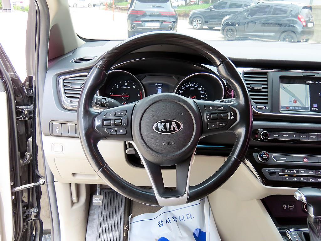 KIA Carnival - Vista 9