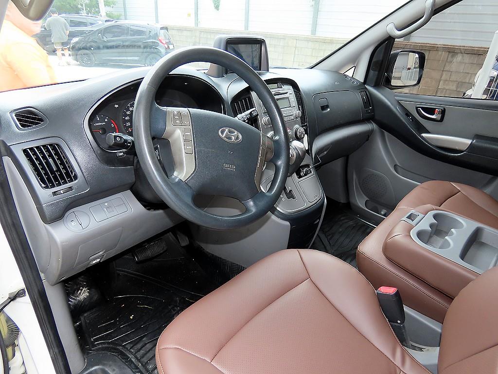 HYUNDAI Starex - Vista 7