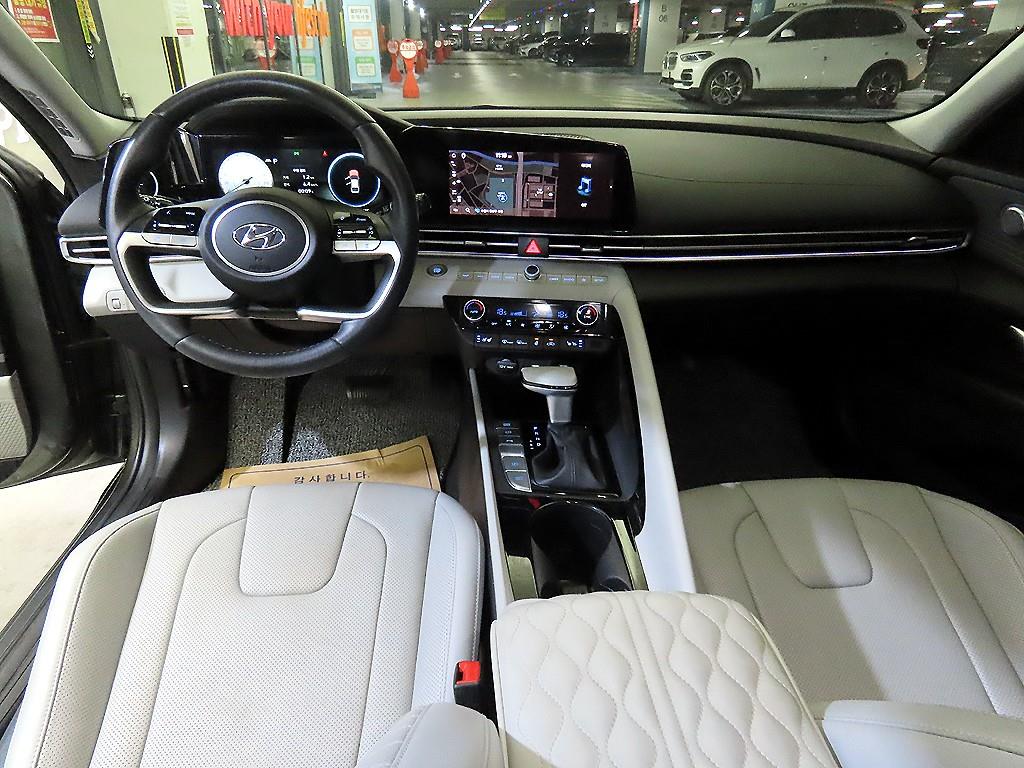 HYUNDAI Avante - Vista 10