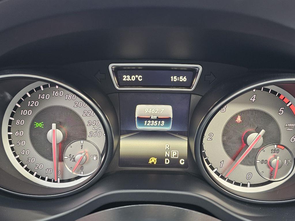 Mercedes Benz GLA Class - Vista 5