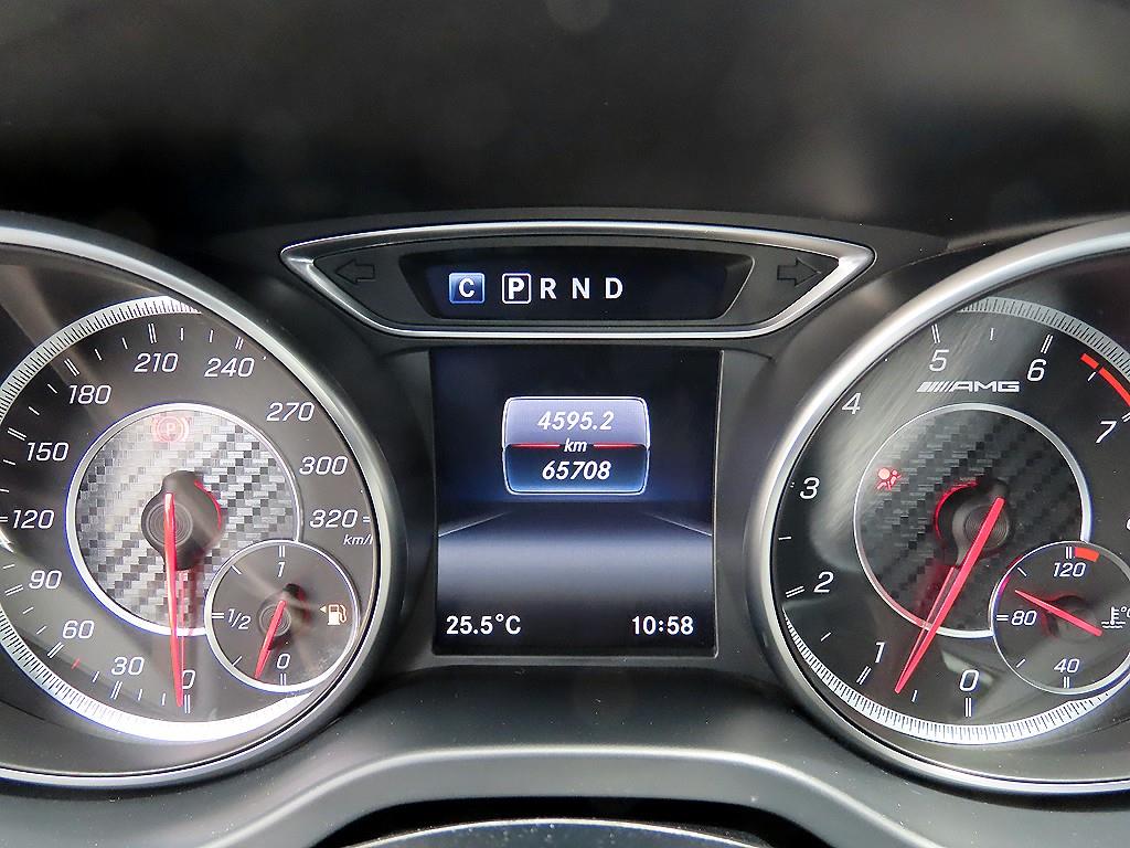 Mercedes Benz GLA Class - Vista 9