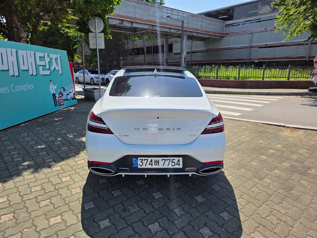 Genesis G70 - Vista 3