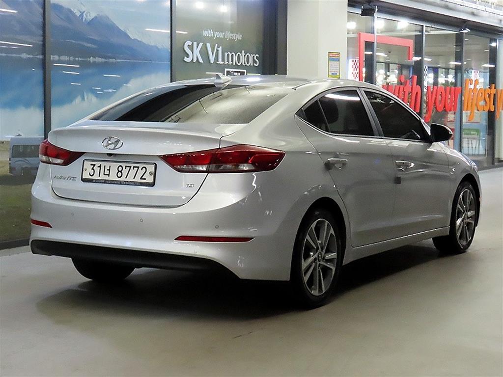 HYUNDAI Avante - Vista 4