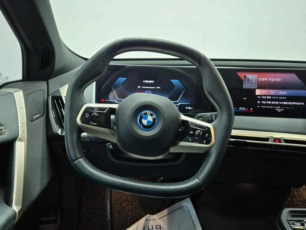 BMW iX - Vista 9