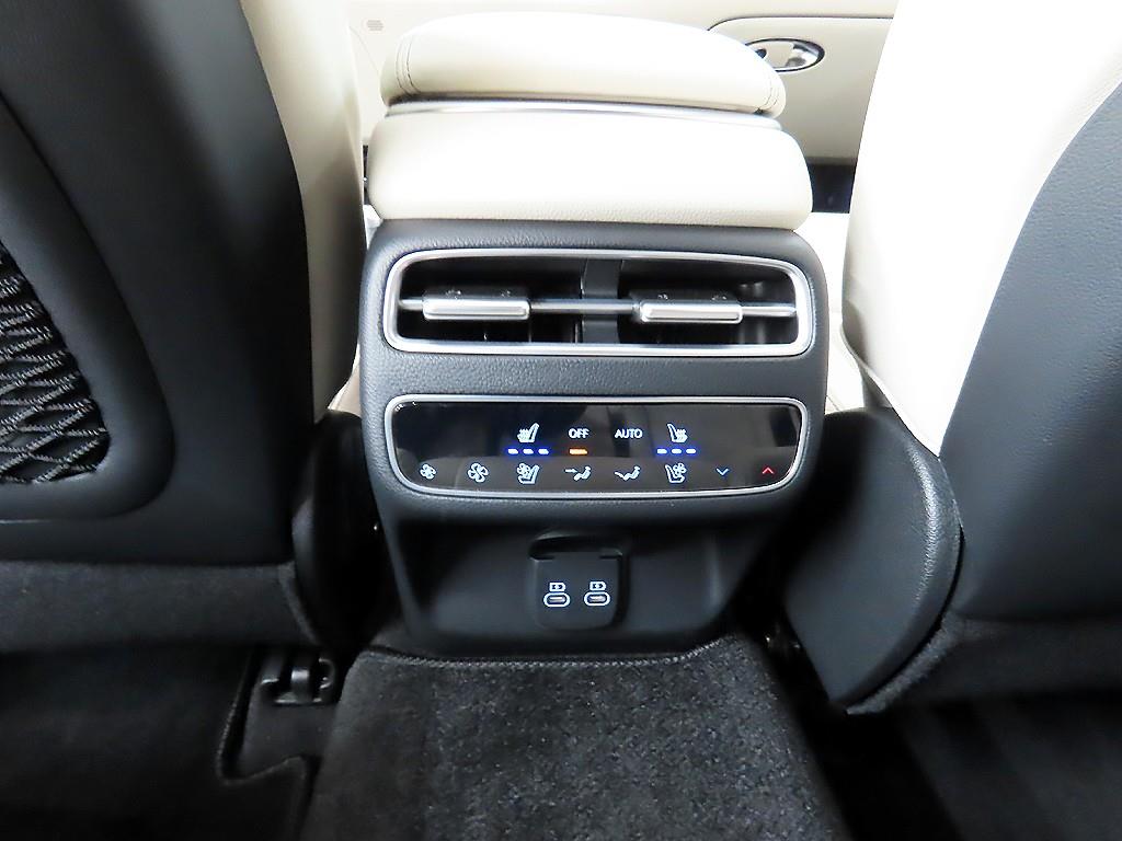 Genesis GV70 - Vista 12