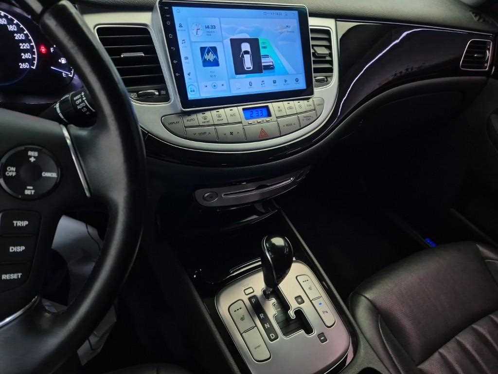 HYUNDAI Genesis - Vista 10