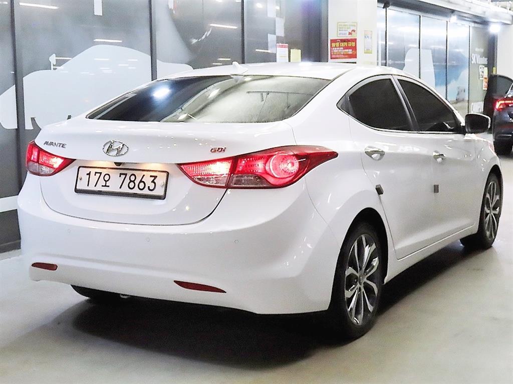 HYUNDAI Avante - Vista 4