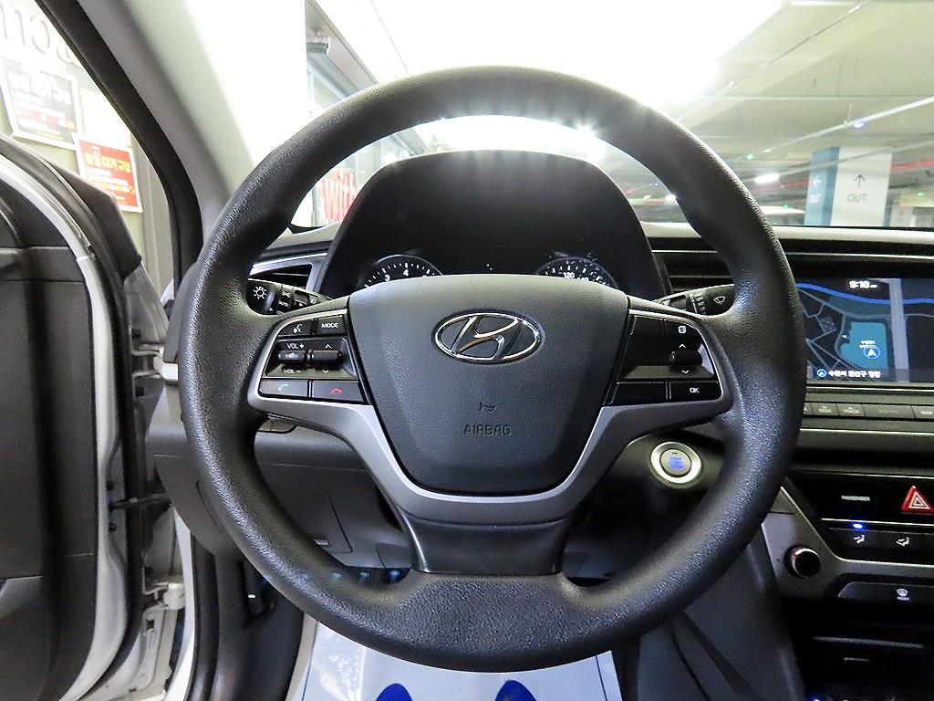 HYUNDAI Avante - Vista 8