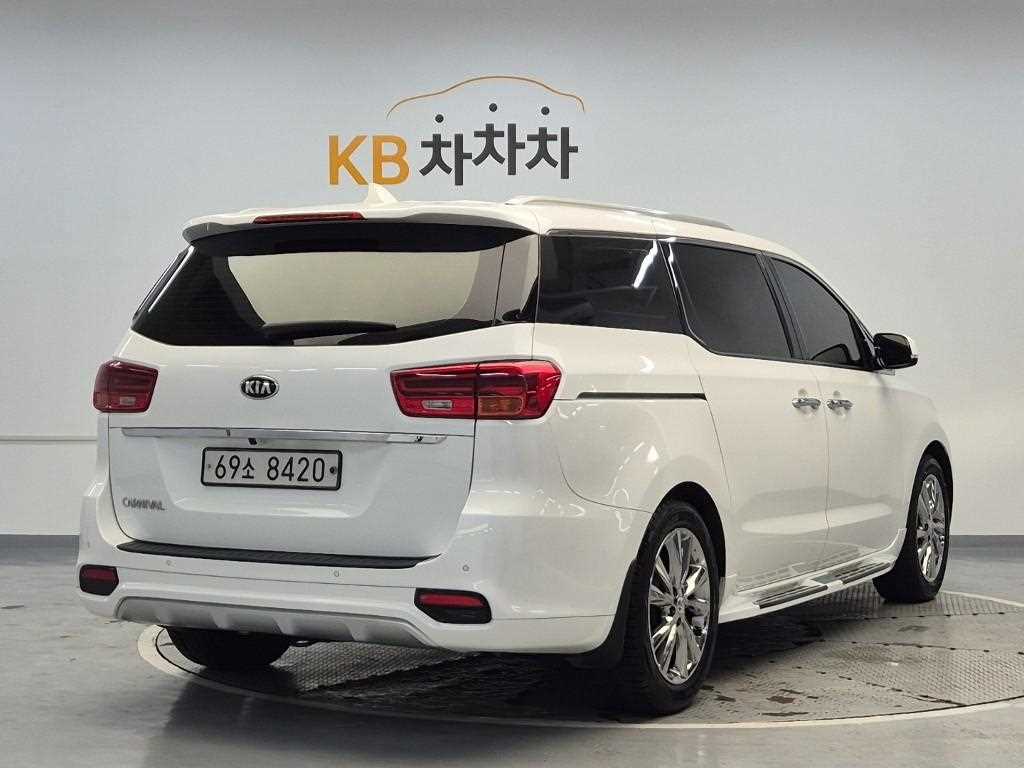 KIA Carnival - Vista 3