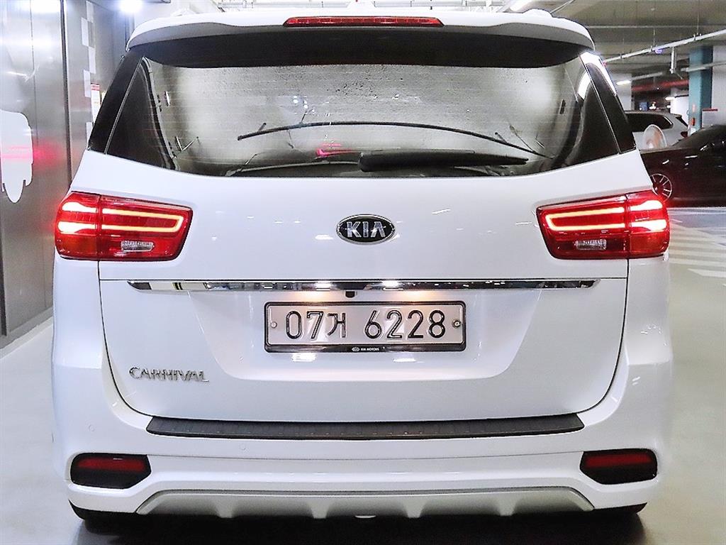KIA Carnival - Vista 5
