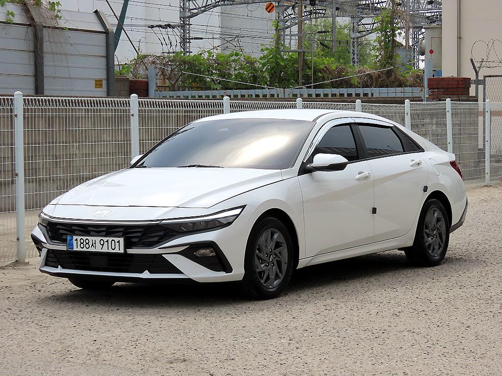 HYUNDAI Avante - Vista 2