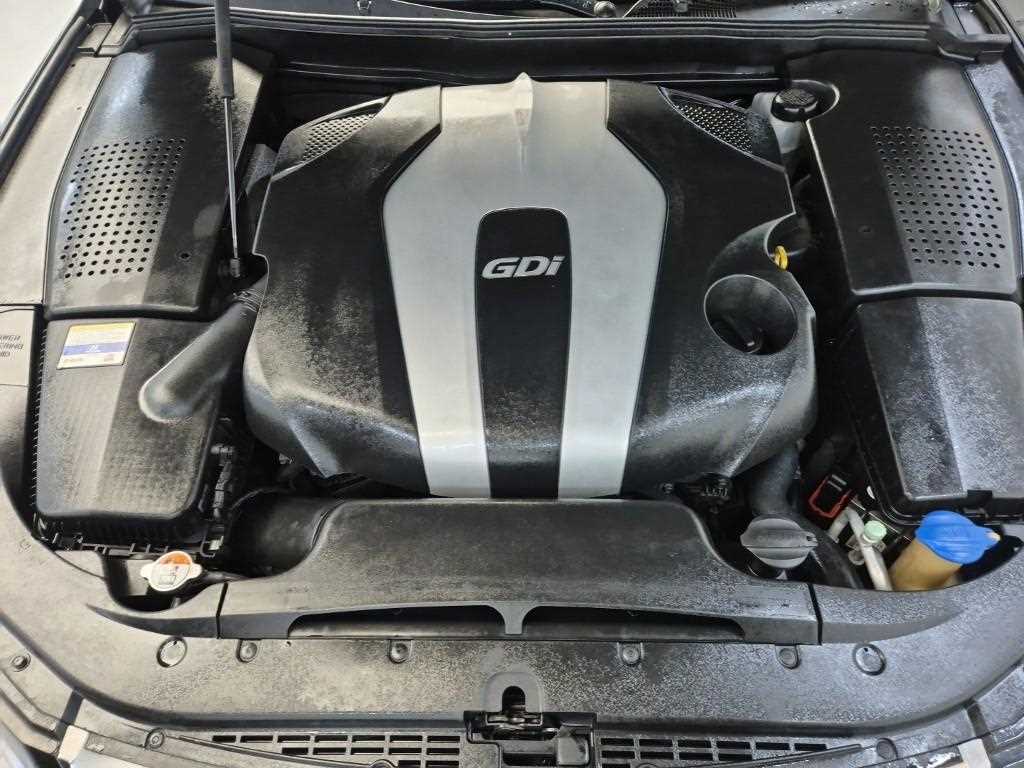 HYUNDAI Genesis - Vista 5