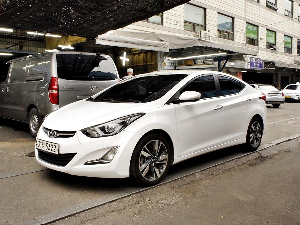 HYUNDAI Avante - Vista 2