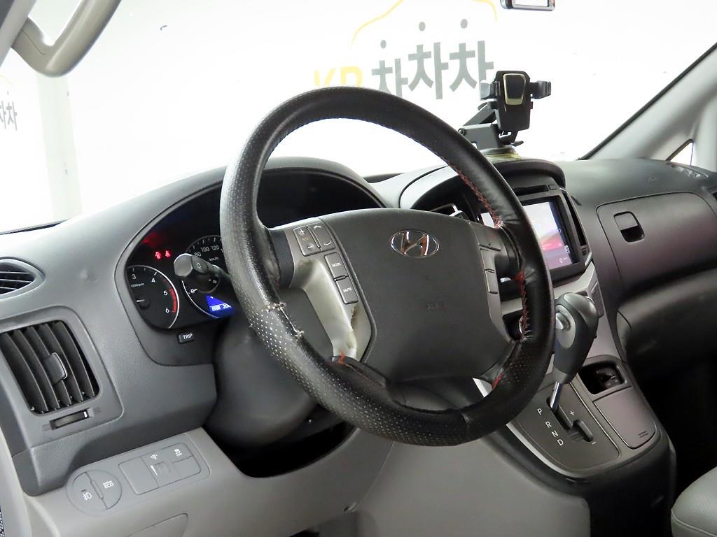 HYUNDAI Starex - Vista 7