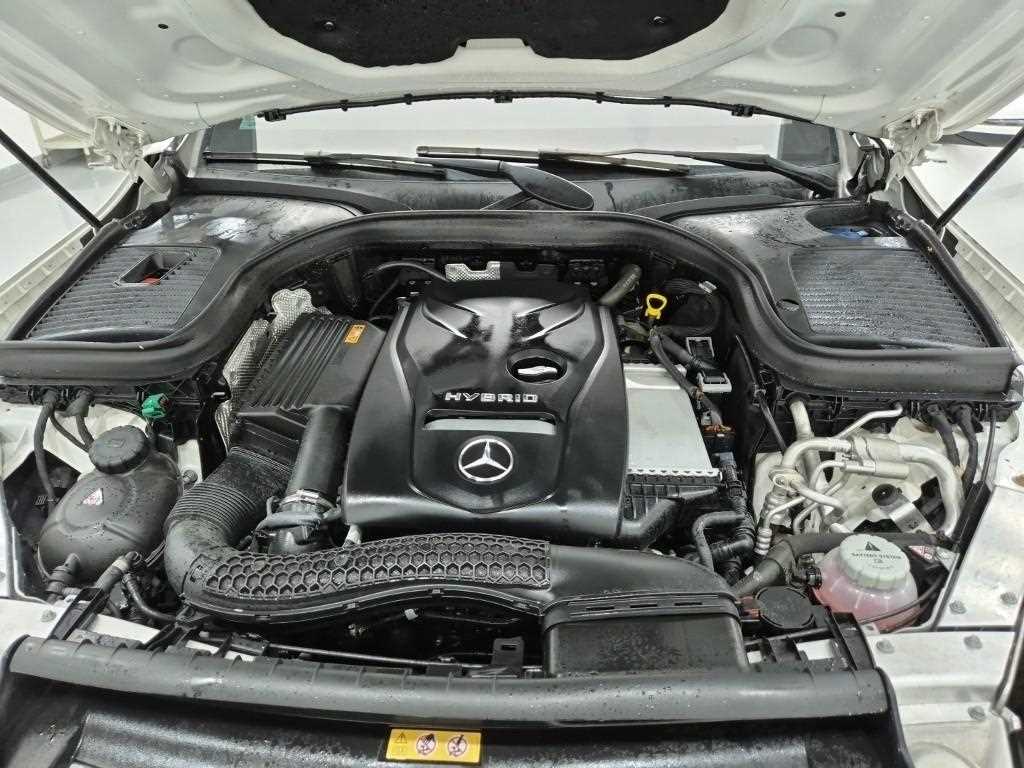 Mercedes Benz GLC Class - Vista 5