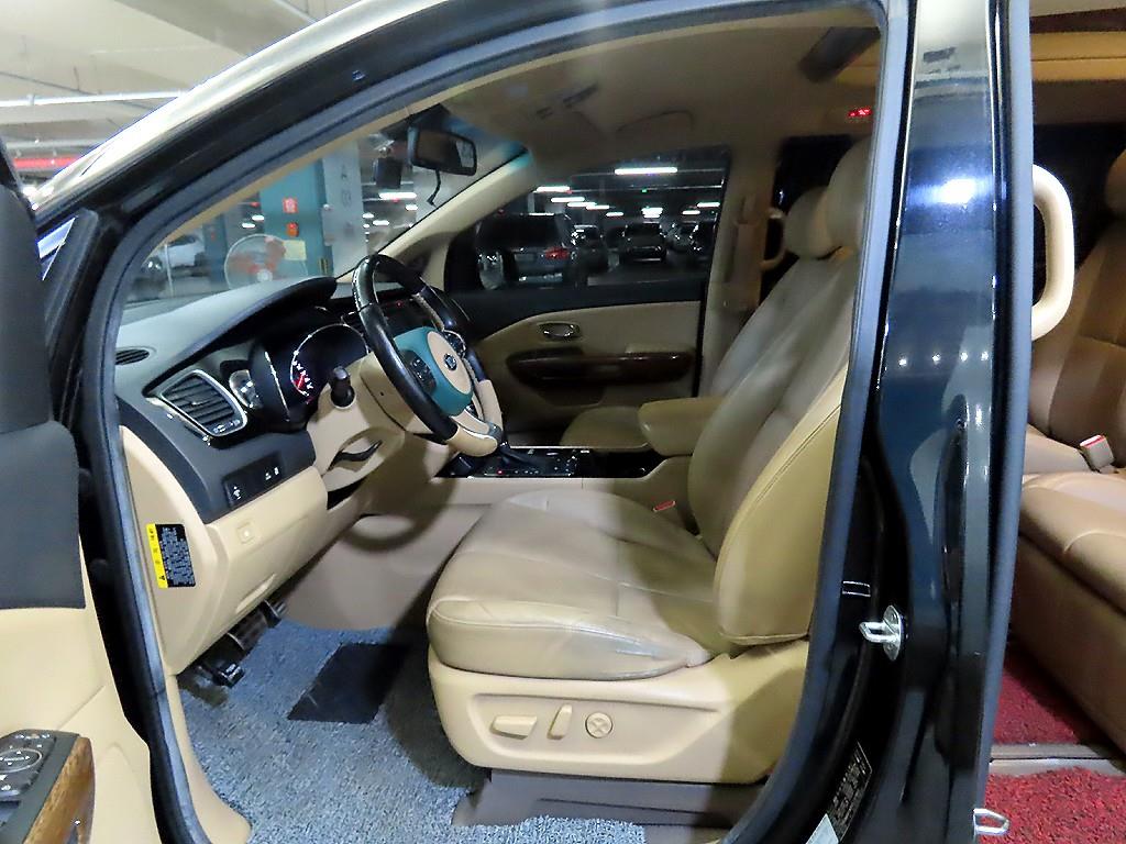 KIA Carnival - Vista 6
