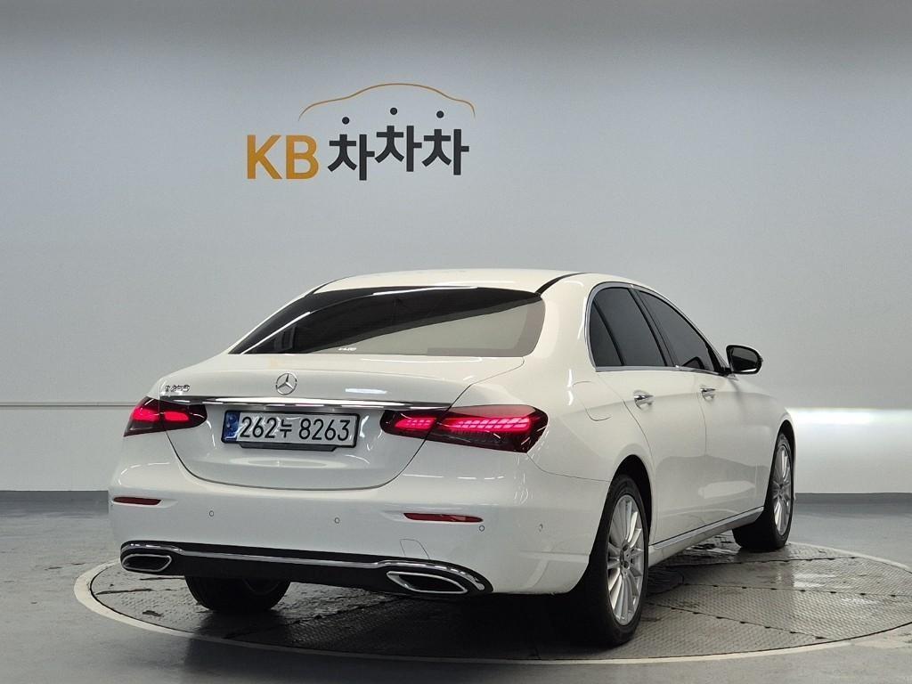 Mercedes Benz E class - Vista 3