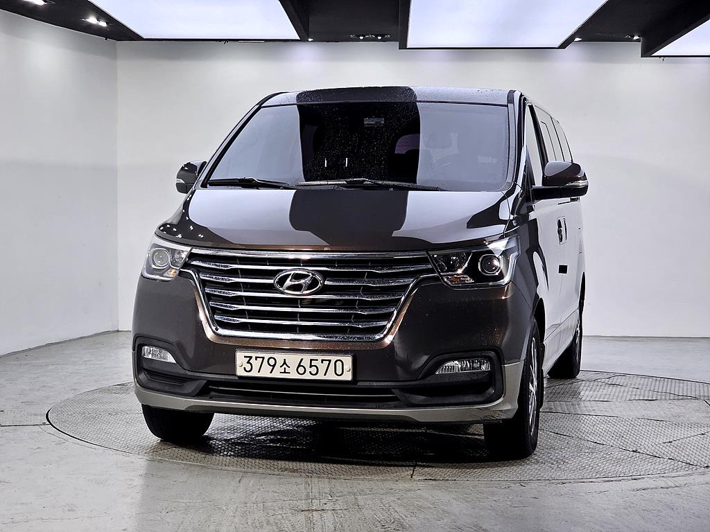HYUNDAI Starex - Vista 2