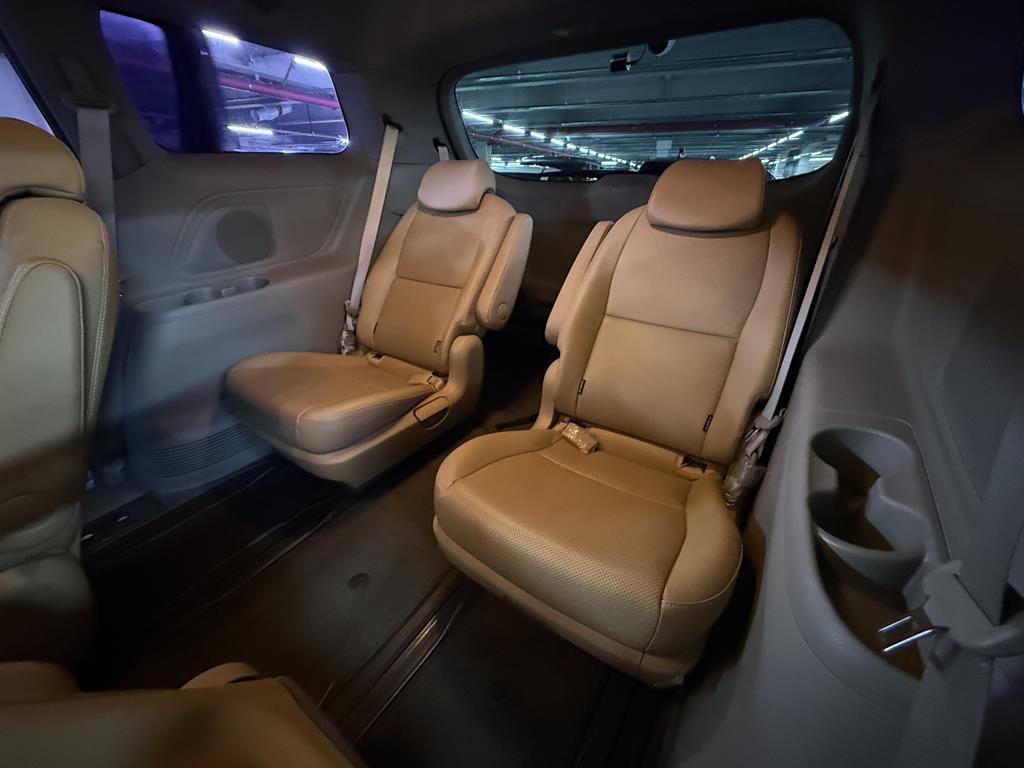 KIA Carnival - Vista 6