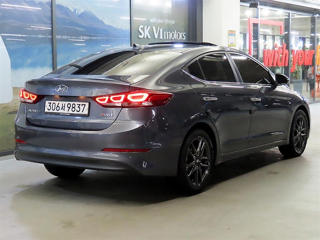 HYUNDAI Avante - Vista 4