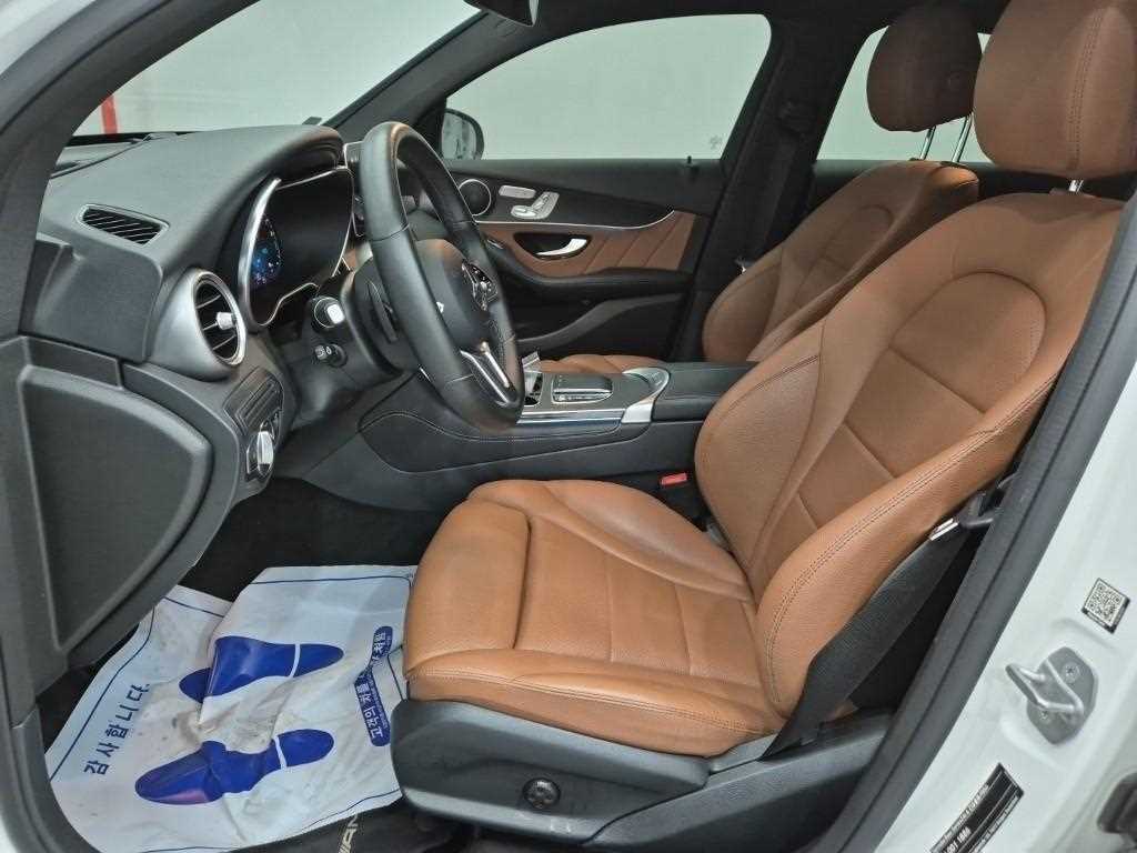 Mercedes Benz GLC Class - Vista 11