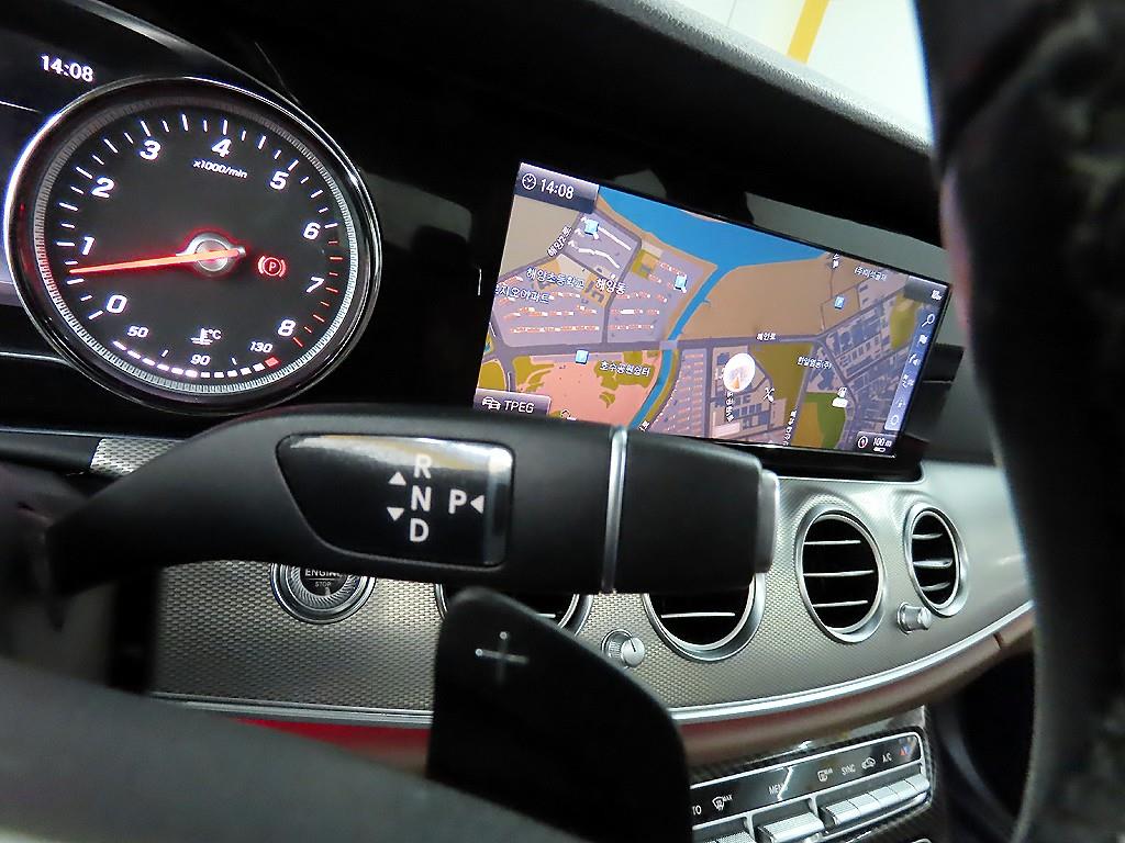 Mercedes Benz E class - Vista 10