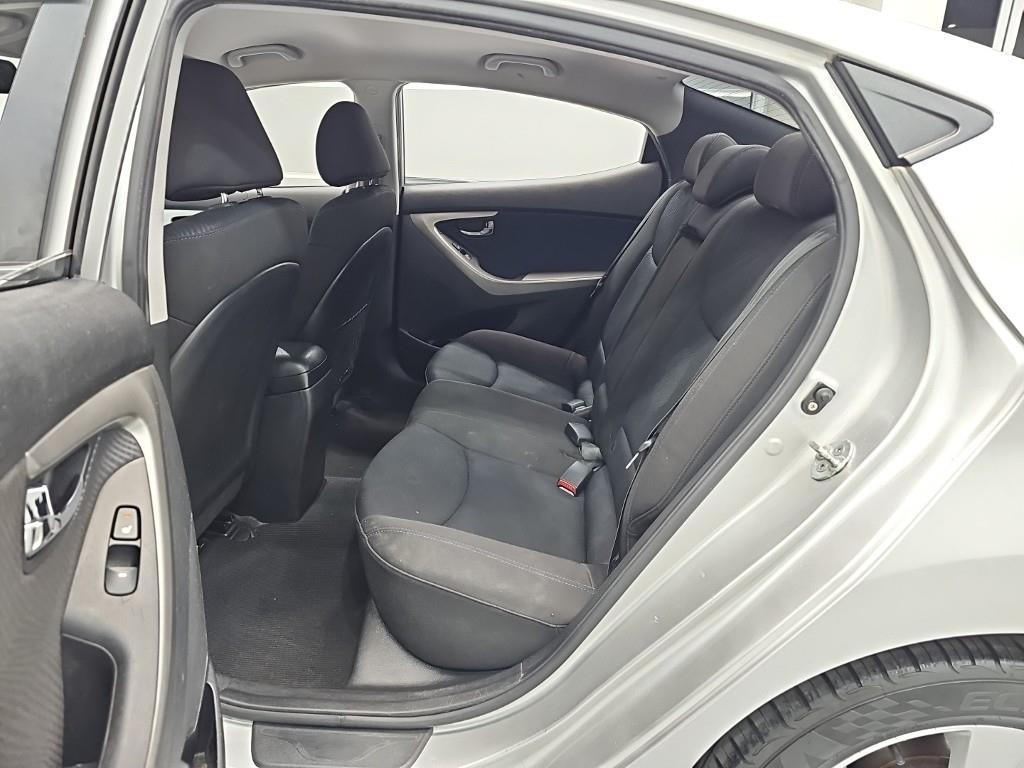 HYUNDAI Avante - Vista 12