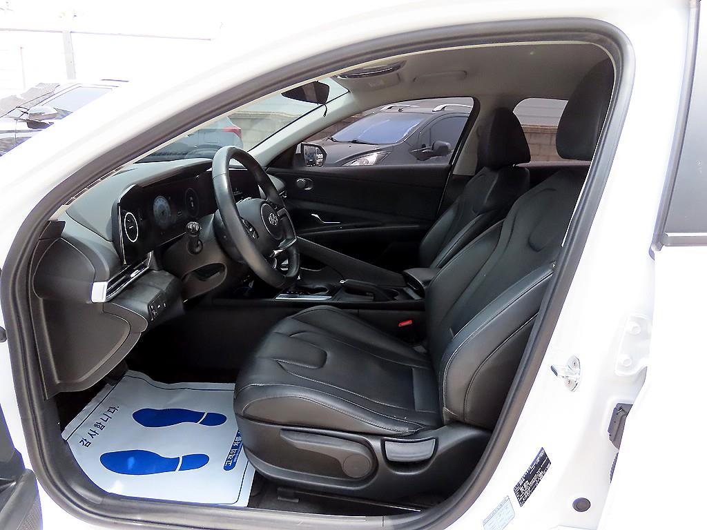 HYUNDAI Avante - Vista 5