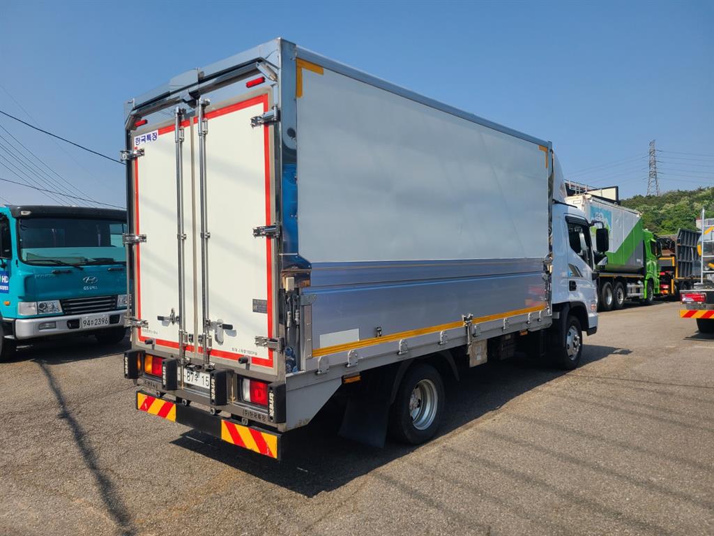 medium and large cargo truck - Vista 5