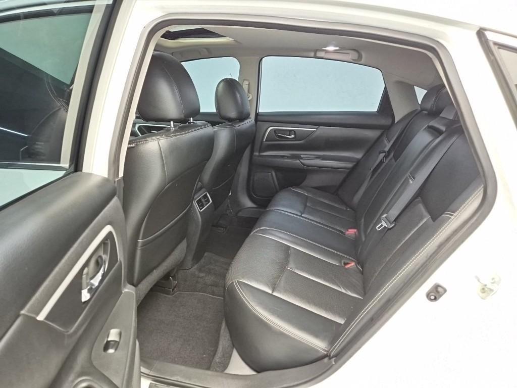 Nissan Altima - Vista 12