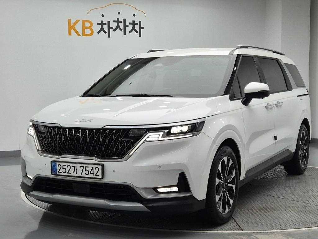 KIA Carnival 2023 Blanco - Importación desde Corea - HF Imports Iquique - Foto 1