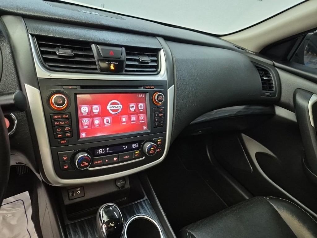 Nissan Altima - Vista 10