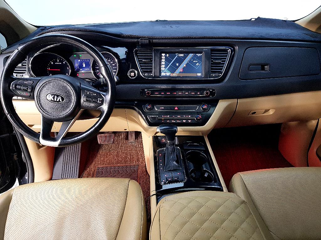 KIA Carnival - Vista 5
