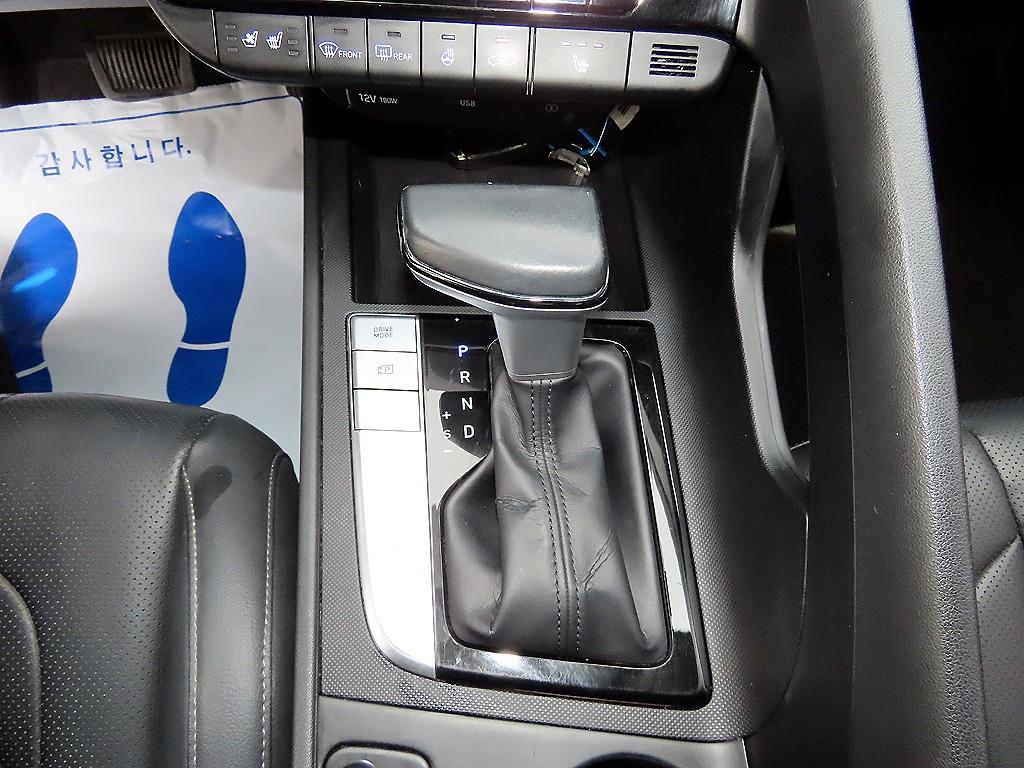 HYUNDAI Avante - Vista 10