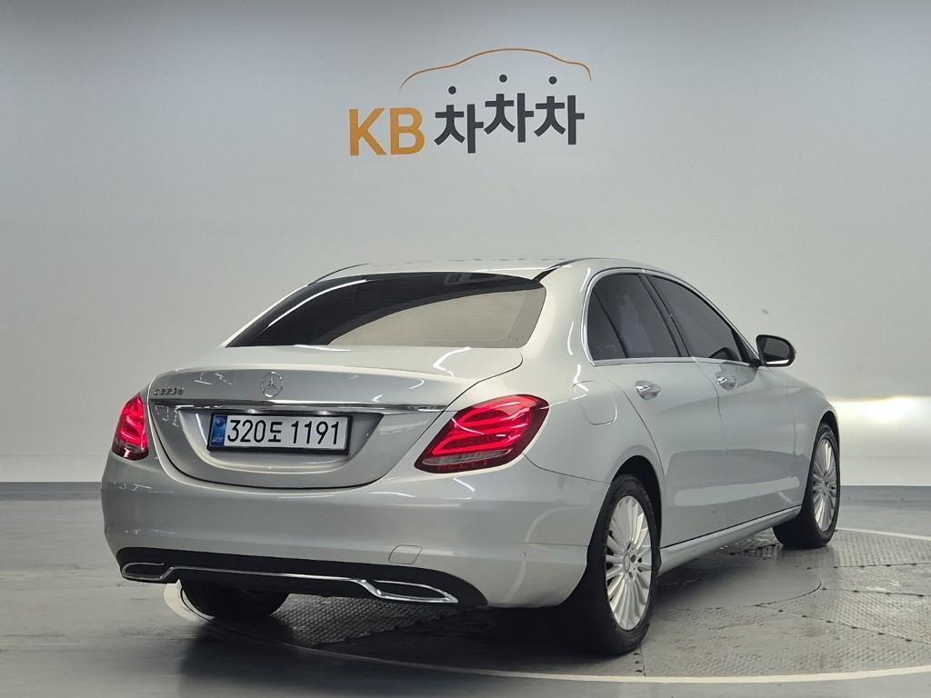 Mercedes Benz C Class - Vista 3