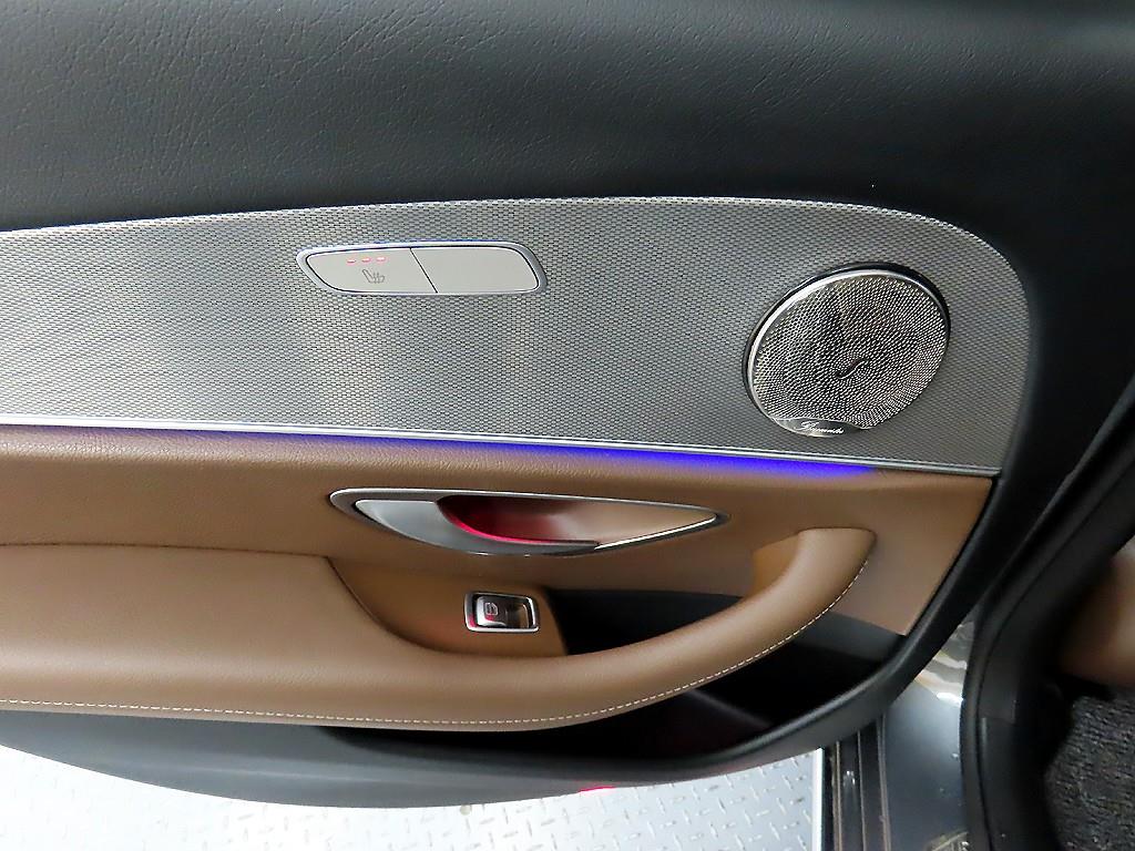 Mercedes Benz E class - Vista 12