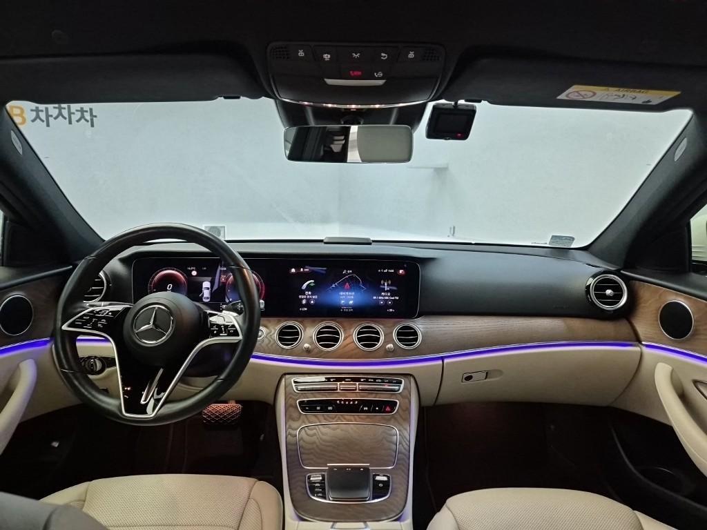 Mercedes Benz E class - Vista 7
