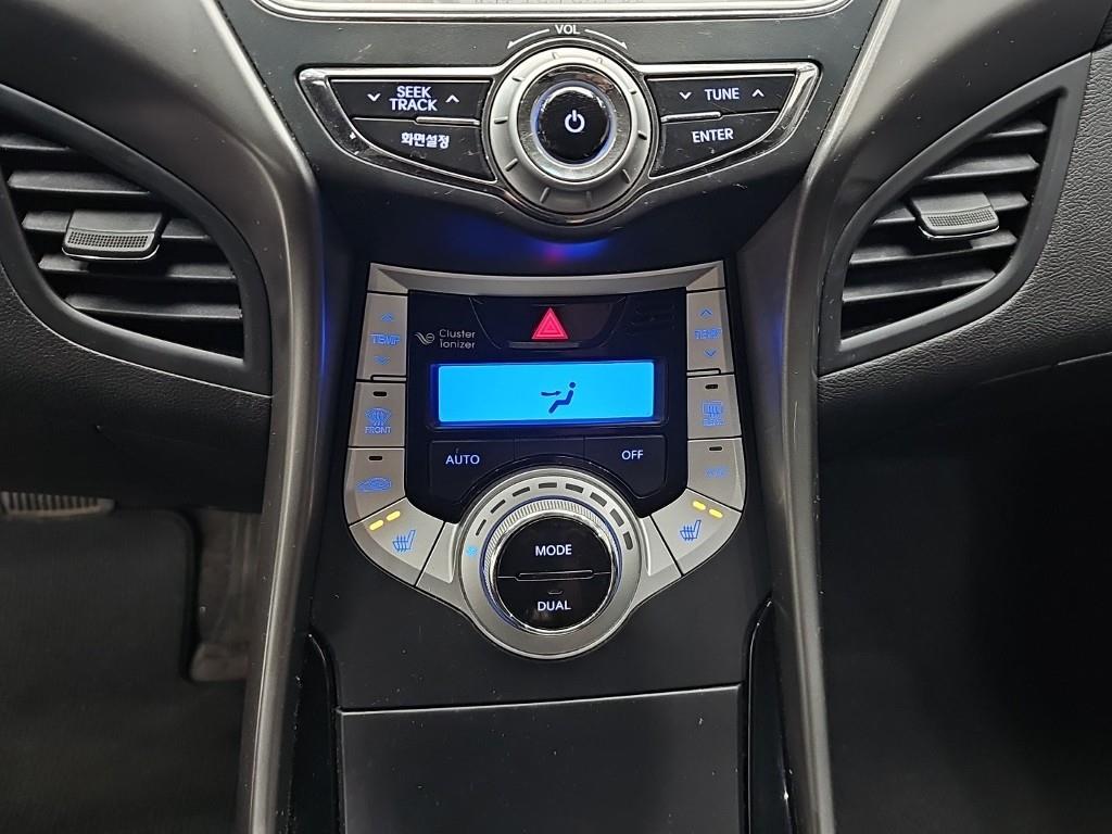 HYUNDAI Avante - Vista 10