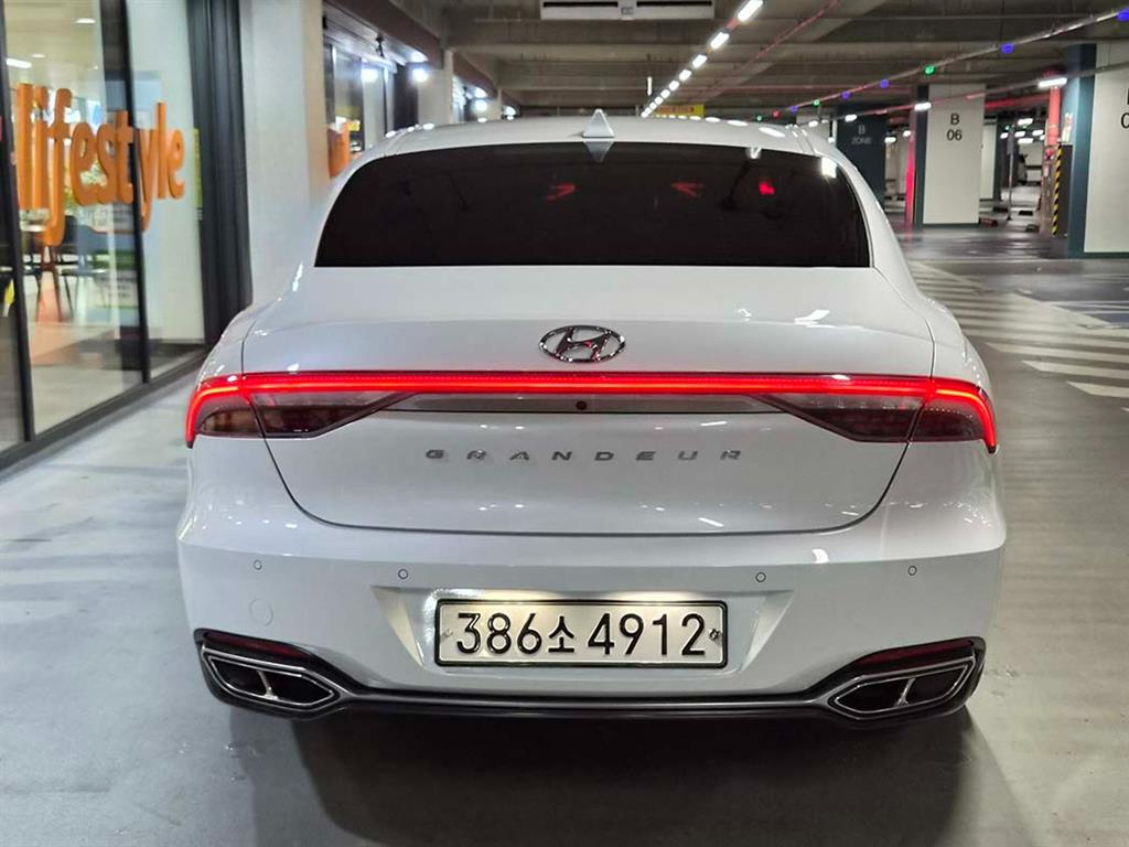 HYUNDAI Grandeur - Vista 5