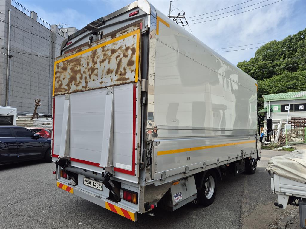 medium and large cargo truck - Vista 7